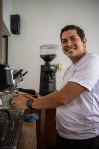 Happy smiles preparing the coffees - Casa Mundo Verde