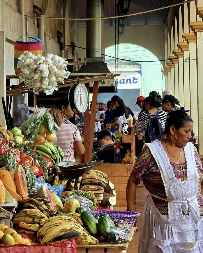 Local market in Leon
